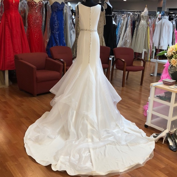 Ivory ruffled wedding gown with rhinestone belt - Picture 2 of 6